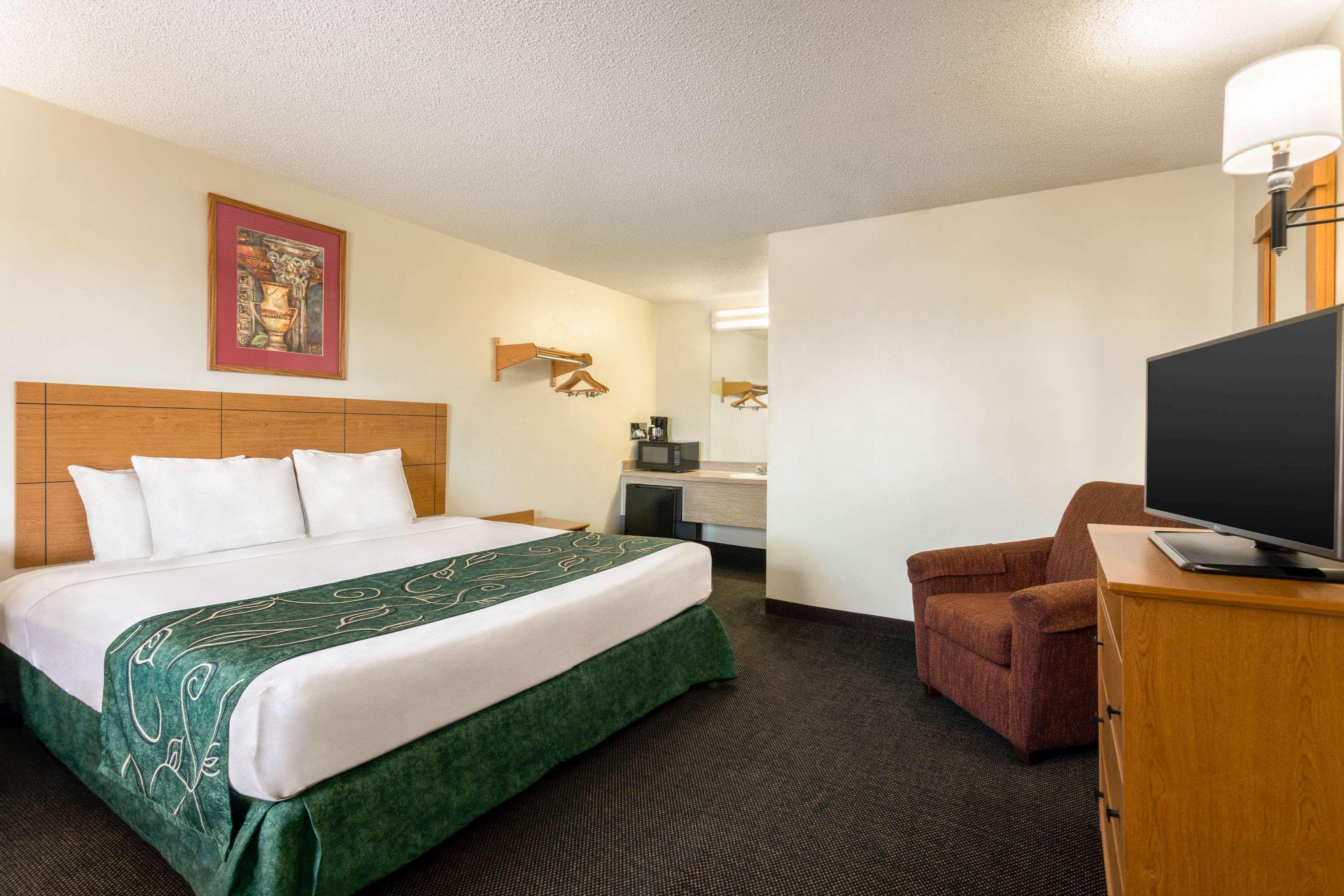 Travelodge By Wyndham Wellington Екстер'єр фото