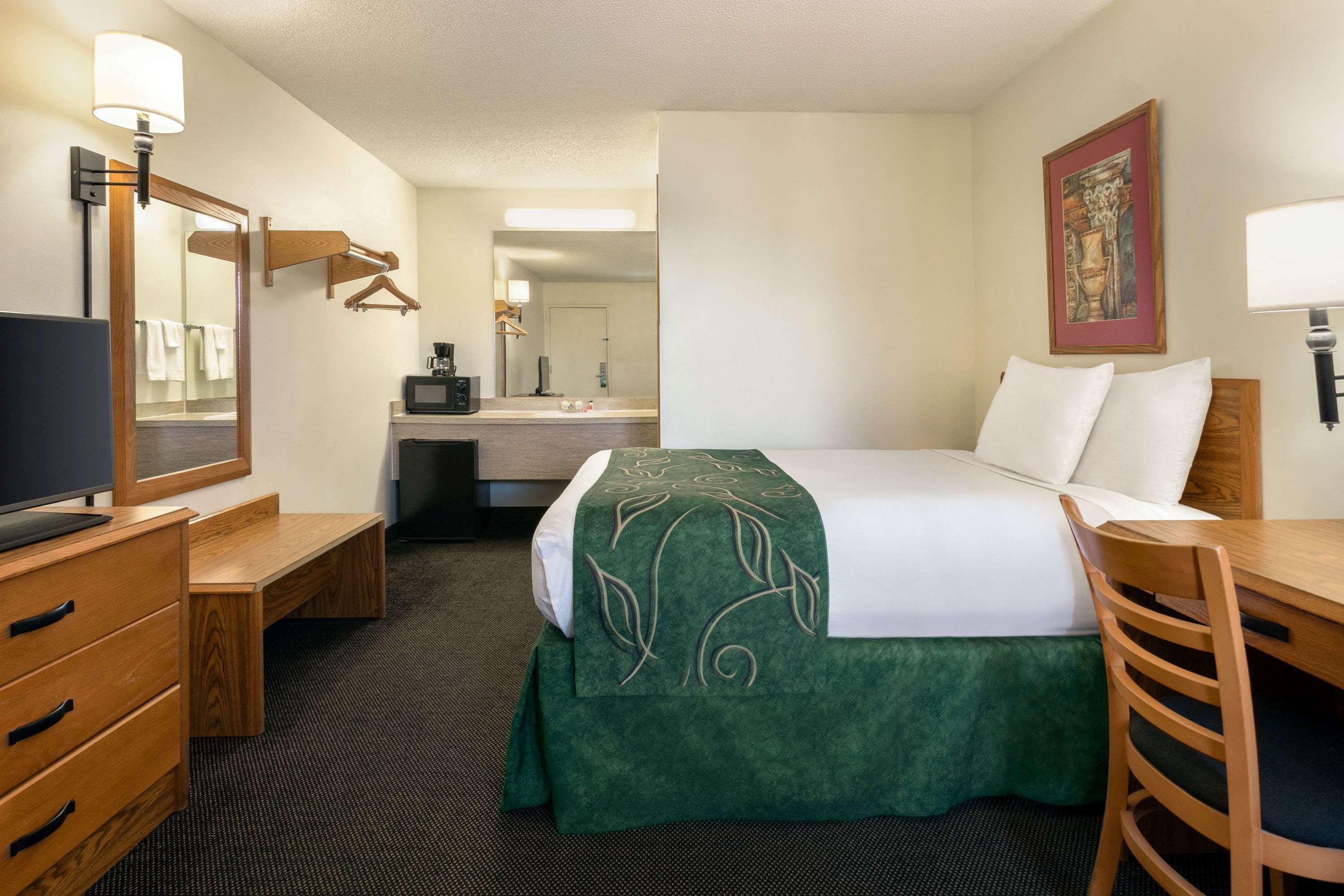 Travelodge By Wyndham Wellington Екстер'єр фото