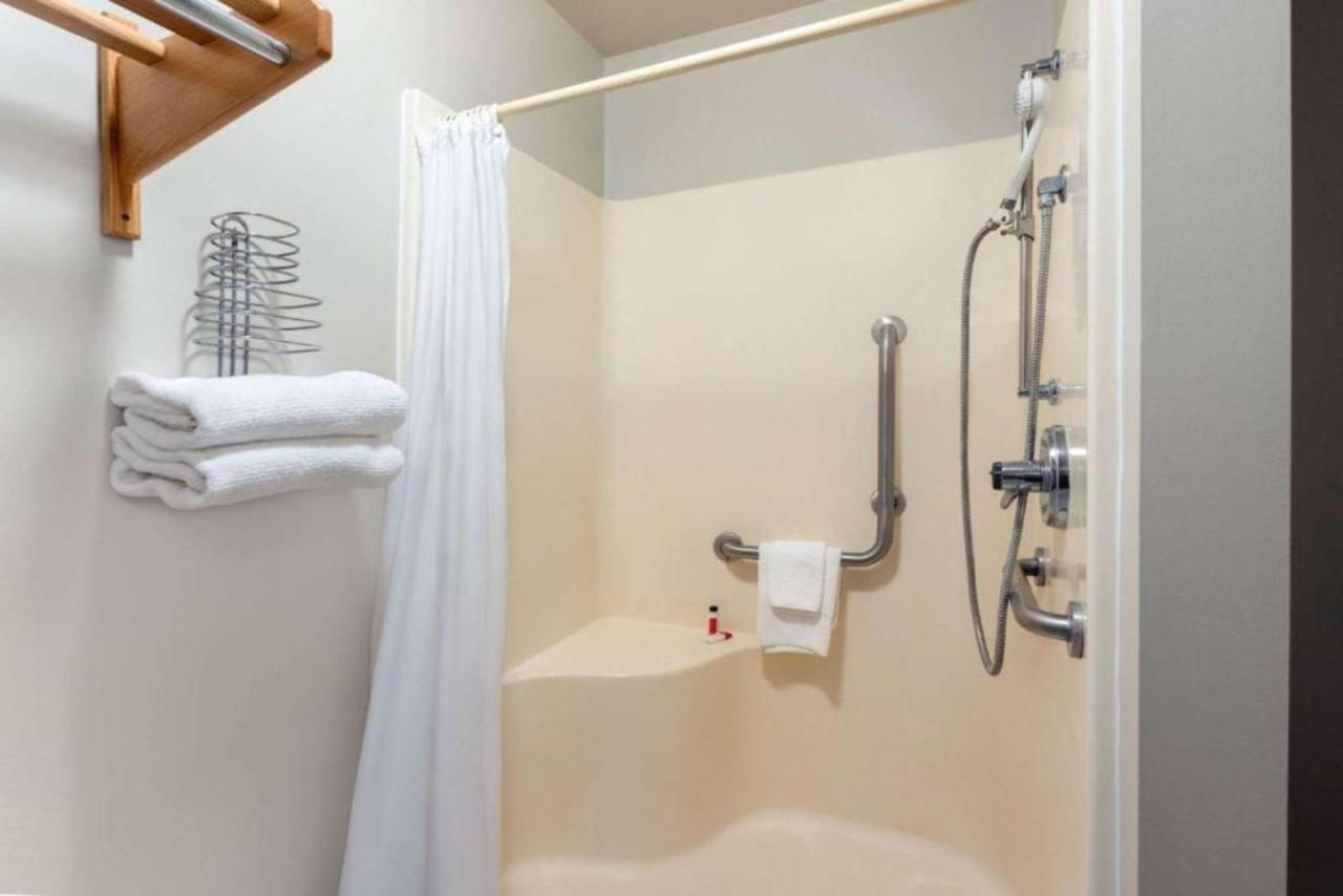 Travelodge By Wyndham Wellington Екстер'єр фото